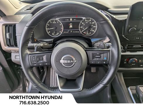 Used 2022 Nissan Pathfinder Platinum image 10