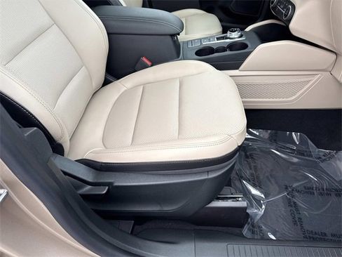 Used 2020 Ford Escape SE Sport image 16