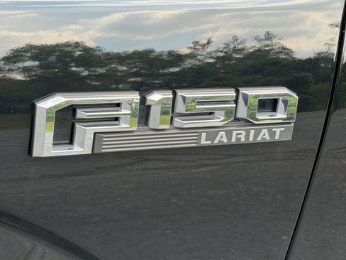 Used 2017 Ford F150 Lariat w/ Equipment Group 502A Luxury AWD/4WD image 11