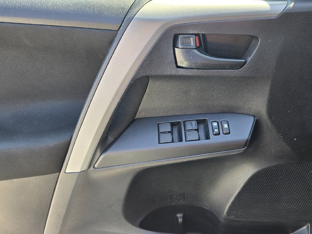 Used 2017 Toyota RAV4 LE FWD image 27