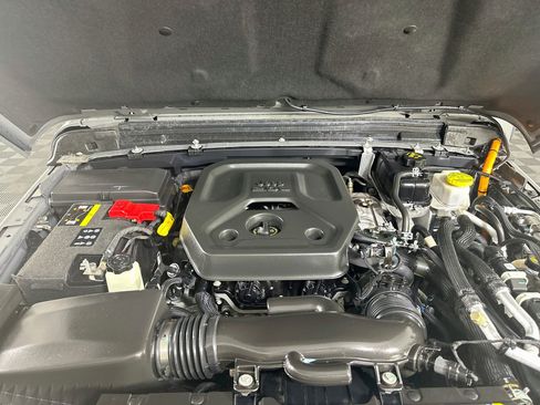 Used 2023 Jeep Wrangler Unlimited Sahara AWD/4WD image 32