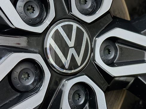 Used 2023 Volkswagen Taos SEL image 38