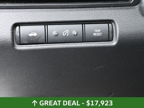 Used 2024 Nissan Altima 2.5 SV FWD image 21