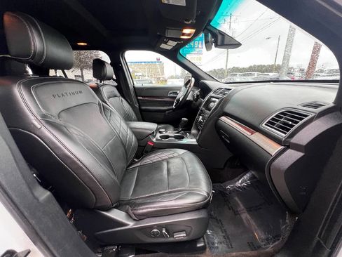 Used 2017 Ford Explorer Platinum image 13
