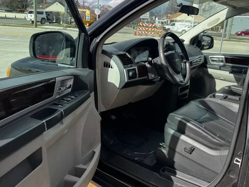 Used 2010 Chrysler Town & Country Touring Plus image 14