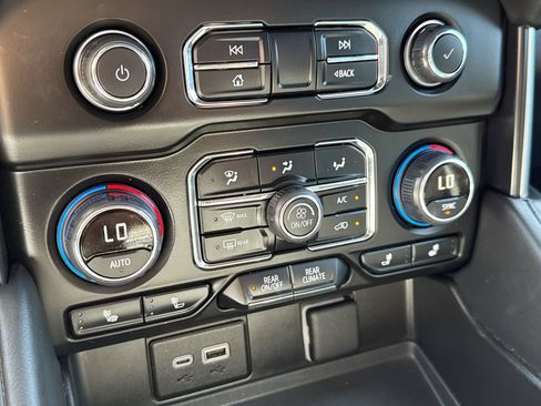 Used 2024 Chevrolet Suburban LT AWD/4WD image 19