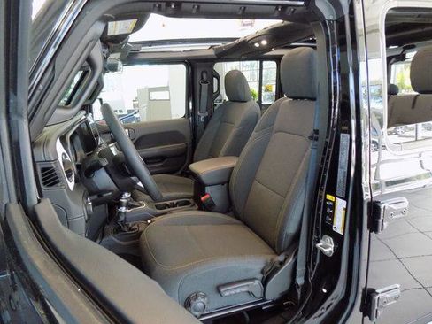 Certified 2025 Jeep Wrangler Unlimited Sahara w/ Safety Group AWD/4WD image 21