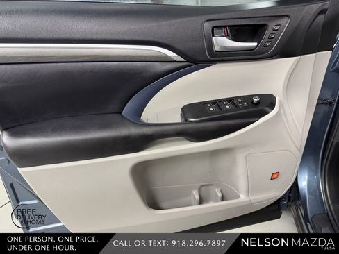 Used 2018 Toyota Highlander Limited Platinum AWD/4WD image 18
