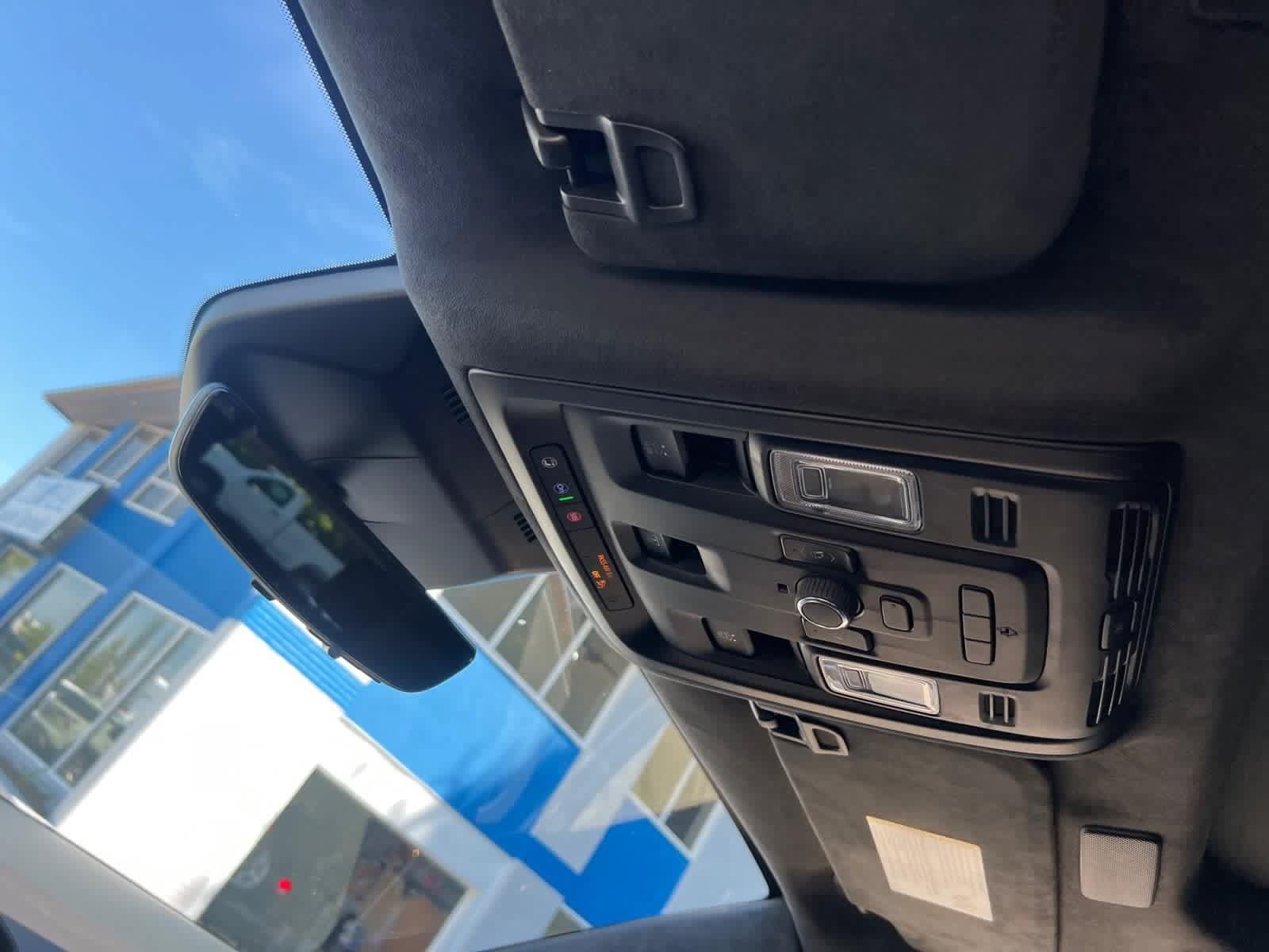 Certified 2024 Cadillac Escalade Sport Platinum w/ LPO, ONYX Package AWD/4WD image 23