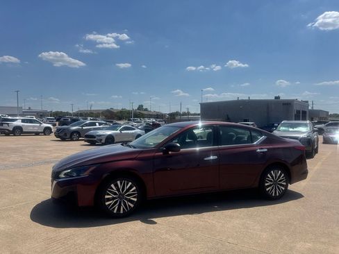 Certified 2024 Nissan Altima 2.5 SV FWD image 10