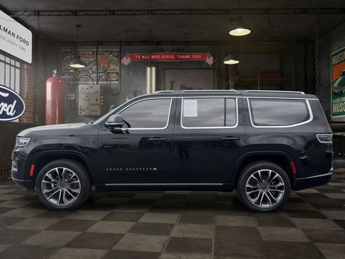 Used 2022 Jeep Grand Wagoneer Series III w/ Rear Seat Video Group 1 image 3