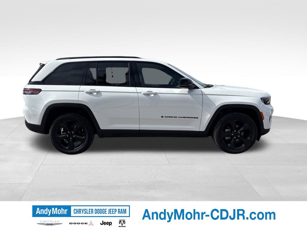 Used 2024 Jeep Grand Cherokee Limited w/ Black Appearance Package AWD/4WD image 8