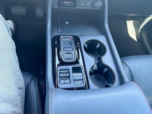 Used 2025 Honda Pilot TrailSport image 16