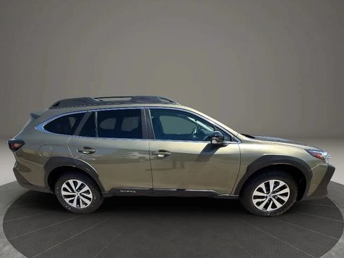 Used 2023 Subaru Outback Premium AWD/4WD image 4