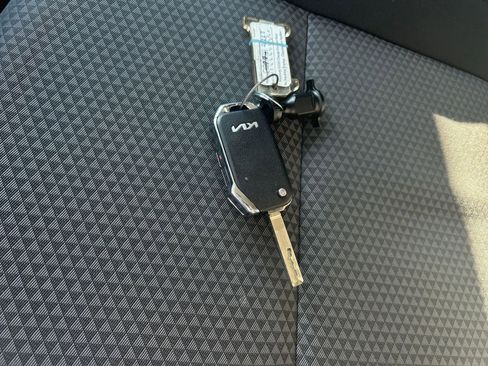 Used 2025 Kia Soul LX w/ LX Technology Package image 18