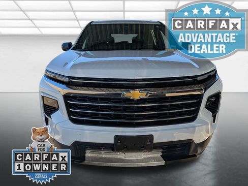 Used 2024 Chevrolet Traverse LT w/ Enhanced Driving Package FWD image 2