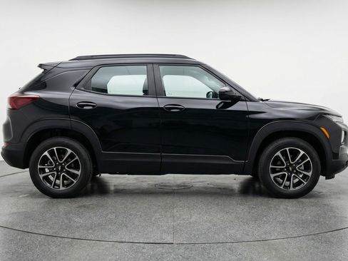Used 2025 Chevrolet TrailBlazer LT FWD image 11