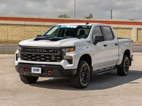 Used 2025 Chevrolet Silverado 1500 Custom Trail Boss w/ LPO, Dark Essentials Package AWD/4WD image 3