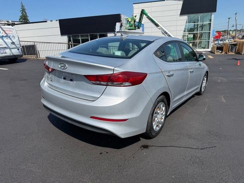 Used 2017 Hyundai Elantra SE w/ Cargo Package FWD image 8