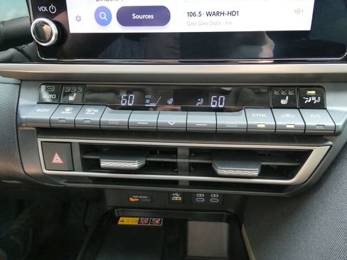 Used 2025 Toyota Camry LE w/ Convenience Package FWD image 28