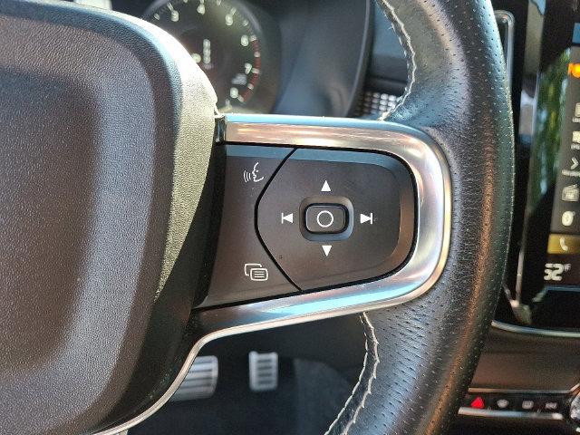 Used 2021 Volvo XC40 T5 R-Design w/ Advanced Package AWD/4WD image 23