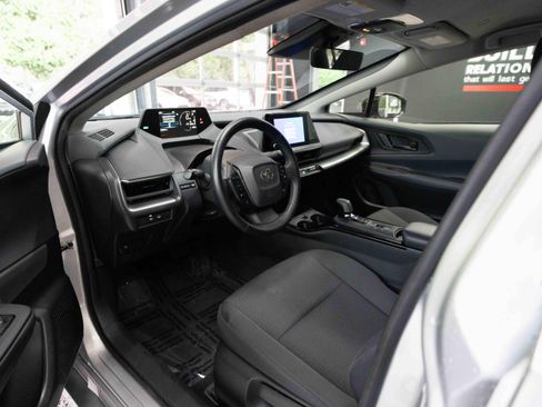 Used 2024 Toyota Prius LE FWD image 8