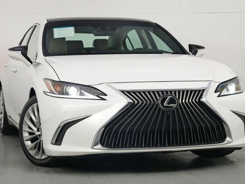 Used 2019 Lexus ES 350 w/ Luxury Package image 2