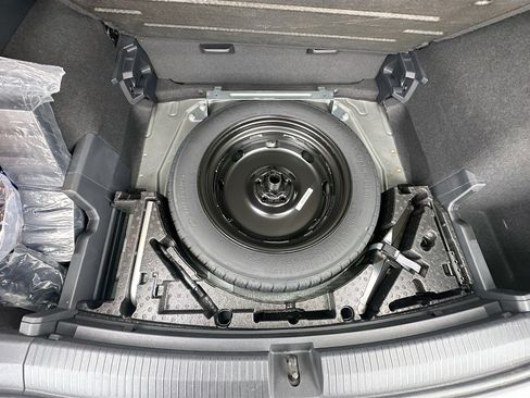 Used 2020 Volkswagen Tiguan SEL image 33