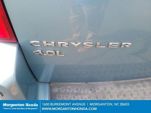 Used 2010 Chrysler Town & Country Limited image 9