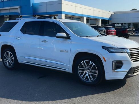 Used 2023 Chevrolet Traverse High Country w/ LPO, 'HIT The Road' Package FWD image 2