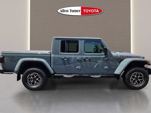 Used 2024 Jeep Gladiator Rubicon AWD/4WD image 5