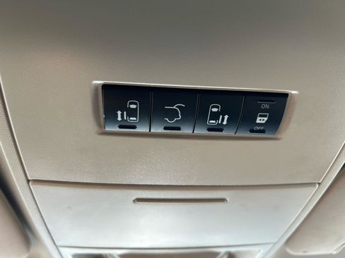 Used 2014 Chrysler Town & Country Touring-L w/ Driver Convenience Group image 21