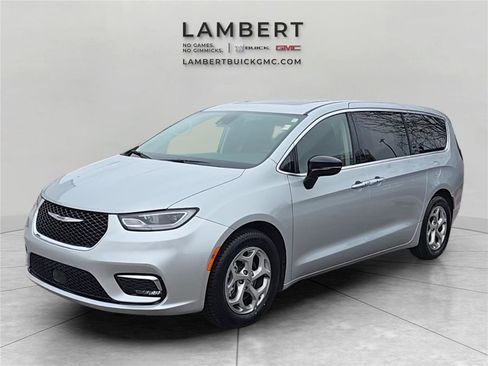 Used 2024 Chrysler Pacifica Limited image 1