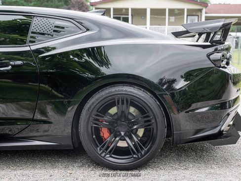 Used 2019 Chevrolet Camaro ZL1 RWD image 5