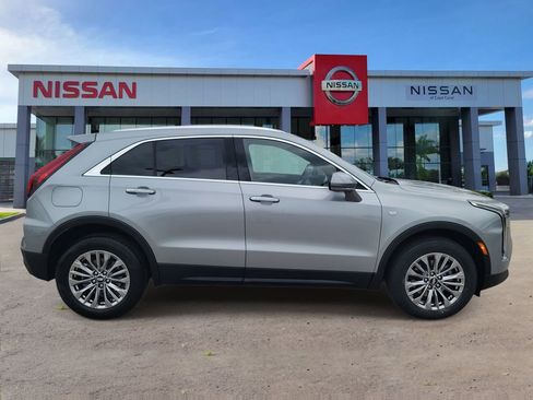 Used 2025 Cadillac XT4 Premium Luxury FWD image 3