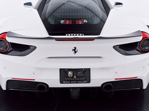 Used 2018 Ferrari 488 GTB RWD image 28