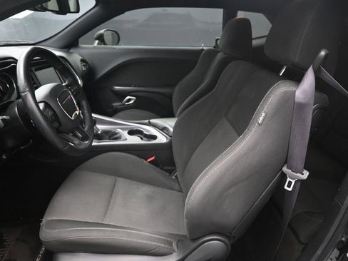 Used 2015 Dodge Challenger R/T RWD image 16