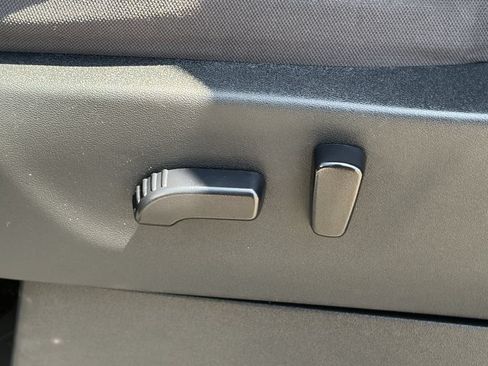 Used 2022 Nissan Frontier 2WD Crew Cab image 17