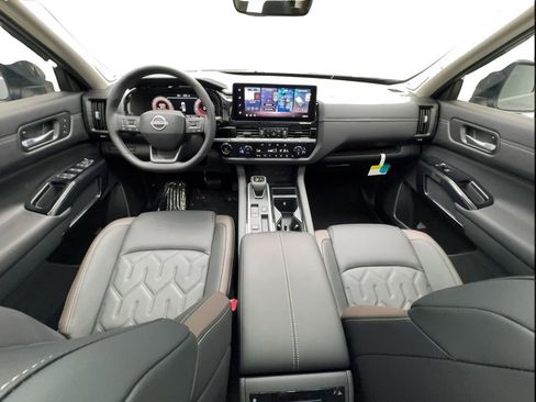 Used 2026 Nissan Pathfinder Platinum w/ Cargo Package FWD image 41