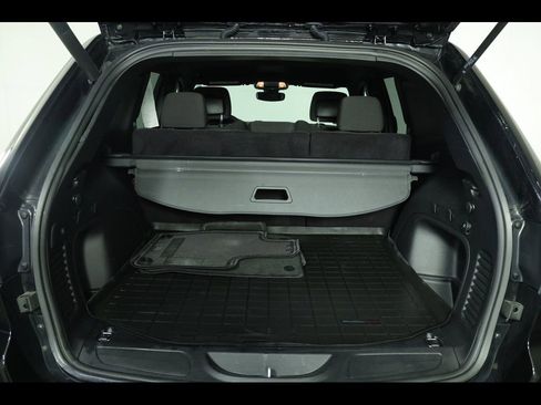 Used 2022 Jeep Grand Cherokee Laredo E w/ Security & Convenience Group image 12