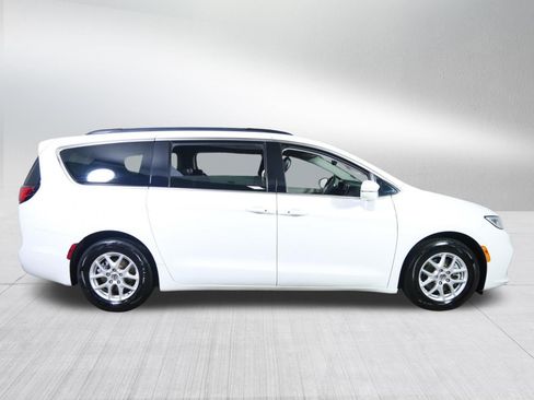 Used 2022 Chrysler Pacifica Touring-L FWD image 8