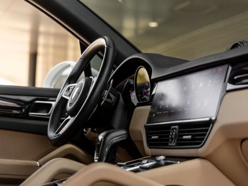 Certified 2023 Porsche Cayenne AWD/4WD image 49