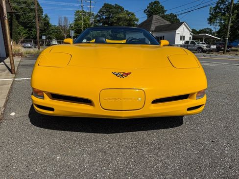 Used 2004 Chevrolet Corvette Convertible w/ Preferred Equipment Group RWD image 14