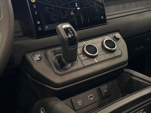 Used 2023 Land Rover Defender 130 X-Dynamic SE image 35