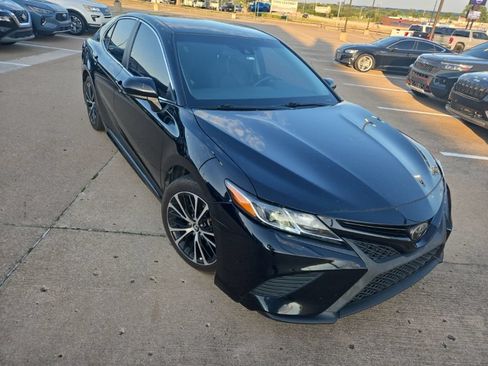 Used 2018 Toyota Camry SE FWD image 4