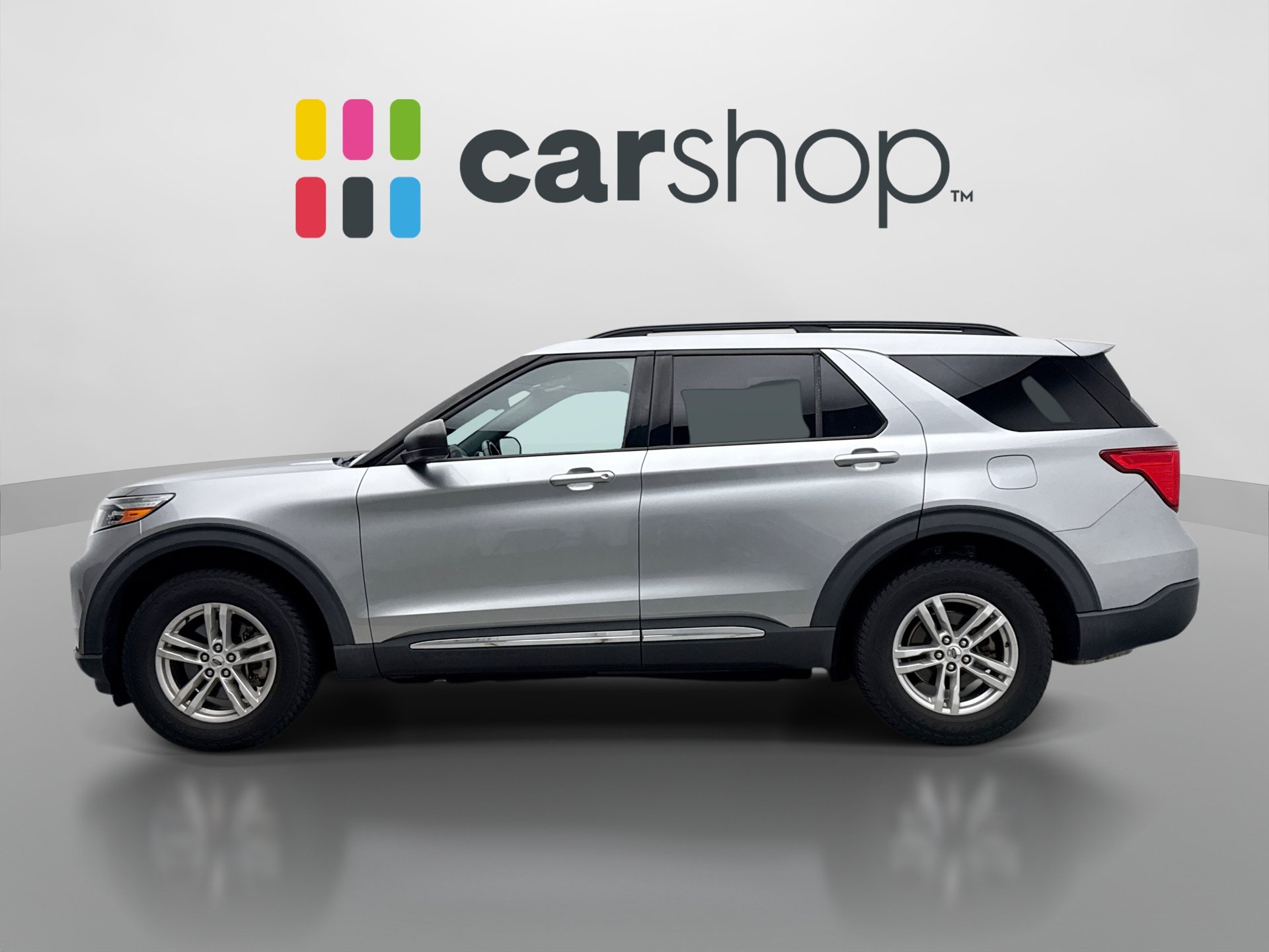 Used 2020 Ford Explorer XLT w/ Equipment Group 202A AWD/4WD image 2