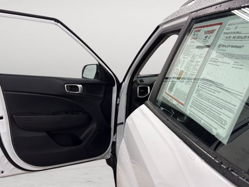 Used 2025 Hyundai Venue SEL FWD image 14