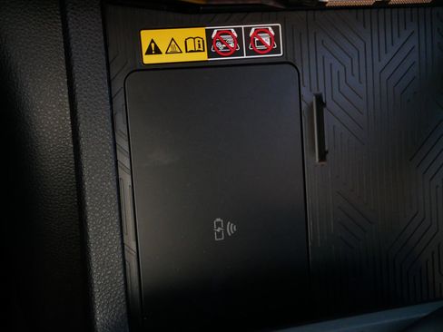 Certified 2025 Toyota 4Runner TRD Off-Road image 31