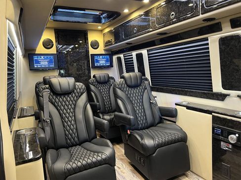 Used 2022 Mercedes-Benz Sprinter 2500 image 2