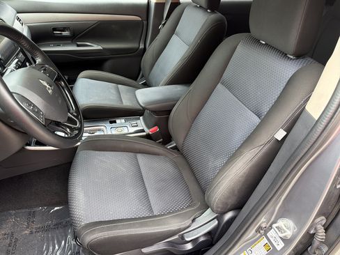 Used 2018 Mitsubishi Outlander SE AWD/4WD image 17